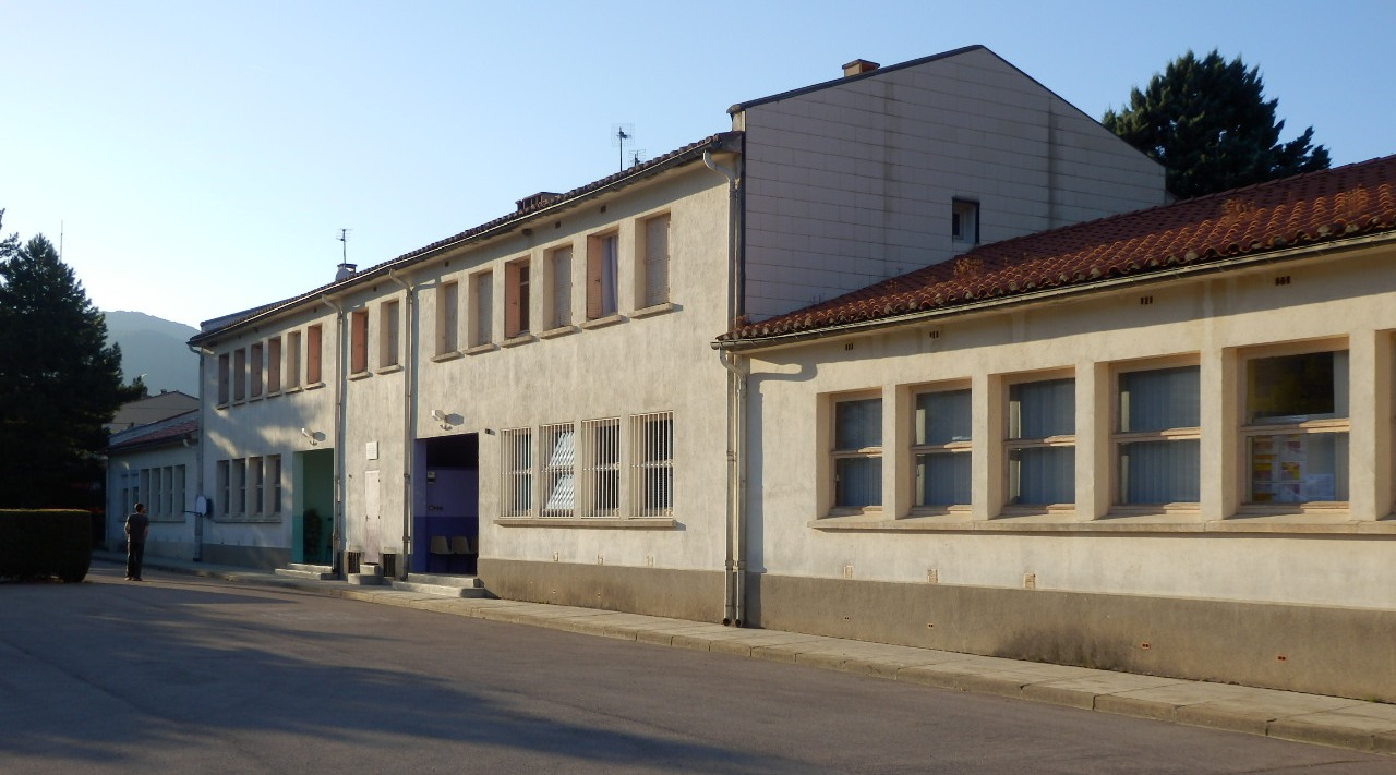 GROUPE SCOLAIRE
J.J. MORER ECOLE_Caudies/photos/02.JPG